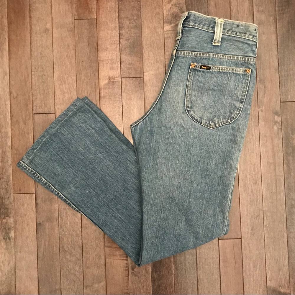 Groovy vintage Lee mid rise flare jeans!!